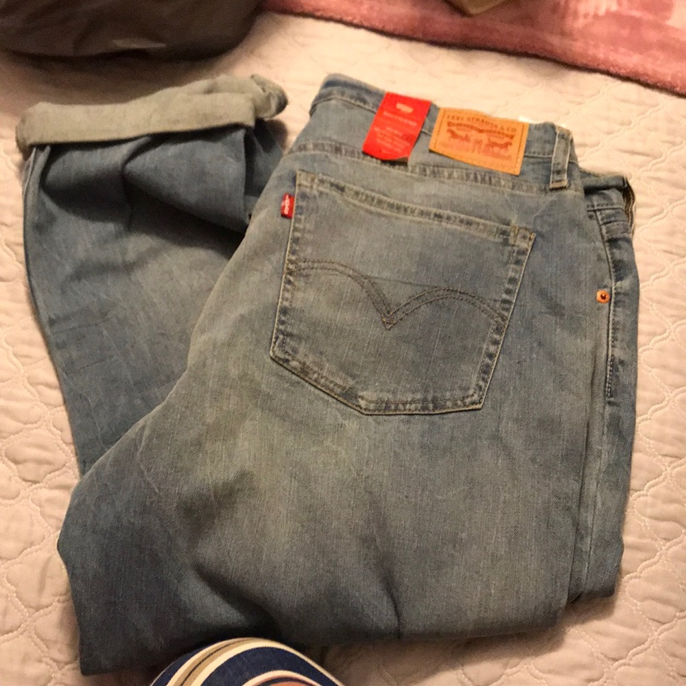 BNWT LEVIS - Picture 2 of 2
